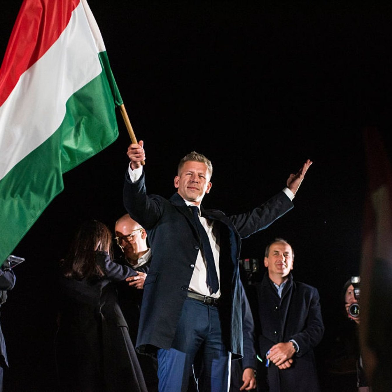 Influence Shifts: Bypassing Gatekeepers Through Decentralized Information Networks