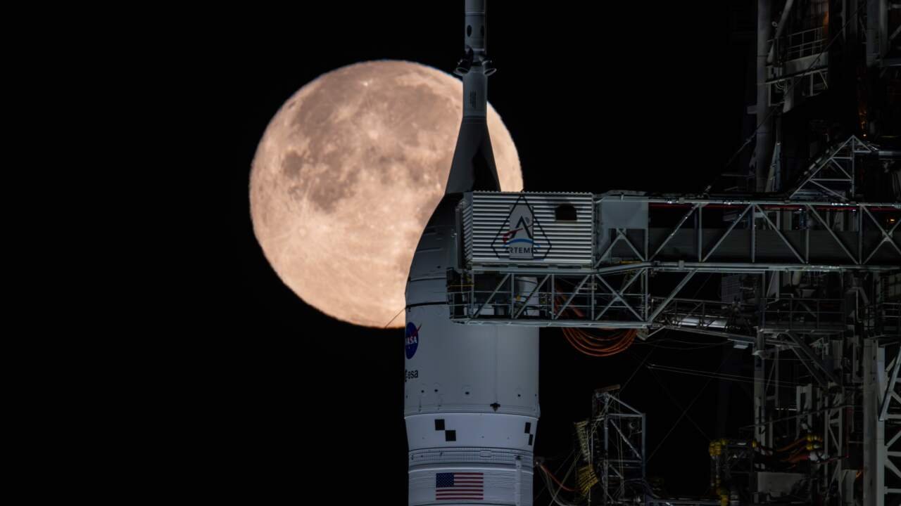 Artemis Program's Dependencies: Commercial Timelines, Human Behavior, Cosmic Water