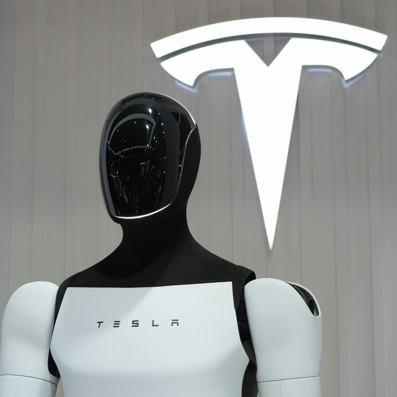 Humanoid Robots: Bridging Hype With Physical Reality